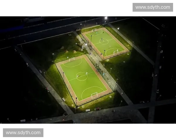 全景还原经典足球瞬间深度解析赛场背后的战术与激情 全景还原经典足球瞬间深度解析赛场背后的战术与激情